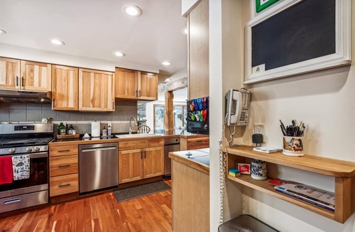 Stowe Hollow House | Stowe Hollow: 4 br, gas fireplace, pond, outdoor space & views!