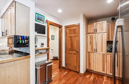 Stowe Hollow House | Stowe Hollow: 4 br, gas fireplace, pond, outdoor space & views!