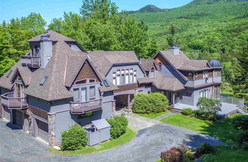 Stowe Hollow Apartment | STOWE HOLLOW apt, tesla plug. Great for couples, and small families