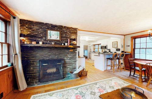 Stowe Hollow House | STOWE HOLLOW FARMHOUSE 5 BEDROOM/FIREPLACE minutes to Stowe village & mountain