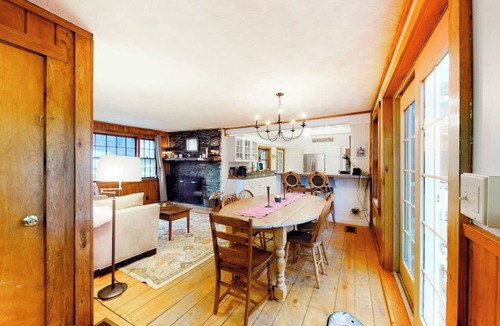 Stowe Hollow House | STOWE HOLLOW FARMHOUSE 5 BEDROOM/FIREPLACE minutes to Stowe village & mountain