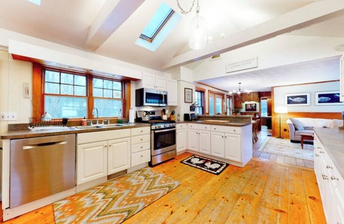 Stowe Hollow House | STOWE HOLLOW FARMHOUSE 5 BEDROOM/FIREPLACE minutes to Stowe village & mountain