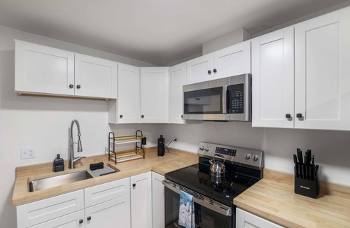 Stowe Apartment | Stowe Mountain View Apartment: 2BR, Balcony, Steps to Town