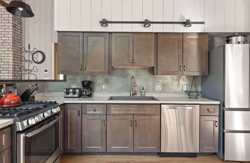 Moscow House | Stowe Woods Chalet - Hot Tub, Fam-Friendly & Cozy