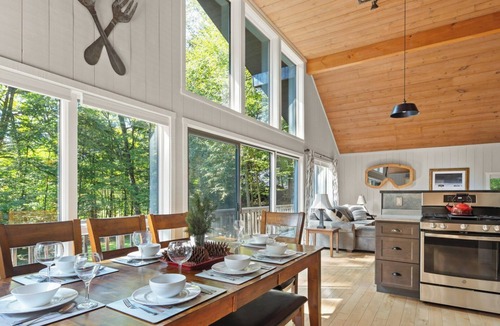 Moscow House | Stowe Woods Chalet - Hot Tub, Fam-Friendly & Cozy