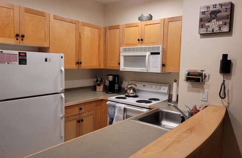 Stratton Mountain Condo | Stratton Long Trail 5 Star Condo only Steps to the Lifts & Village