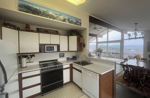 Stratton Mountain House | Stratton Vermont Ski Chalet with simply some of the best views in Vermont.