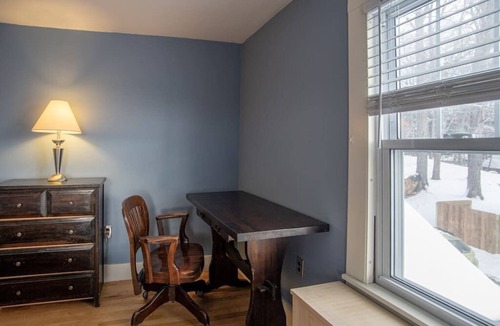 South Londonderry House | Stratton View Farmhouse + Guesthouse, 2 Rentals! Minutes to Mtn and more!