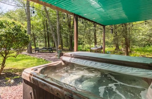 Pocono Summit Ski Chalet | Streamside Hottub/gameroom/firepit/fireplace House Near Kalahari