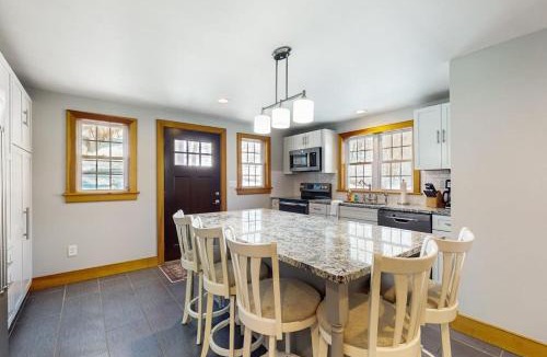 Ludlow House | Strollski Cottage