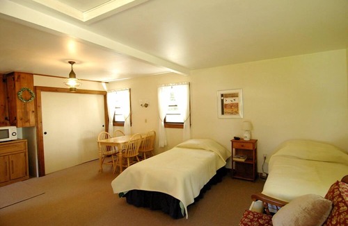 South Yarmouth Cottage | Studio Cottage 1,000' to the beach- South Yarmouth