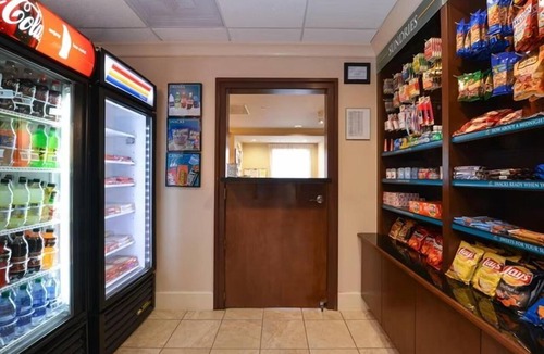 Plainfield Apartment | Studio | Free Breakfast + Outdoor Pool