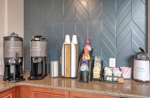 Allentown Apartment | Studio Near ABE with FREE 24h Airport Shuttle | Shared Hot Tub Access