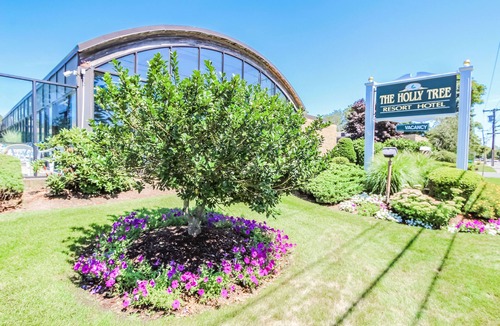 West Yarmouth Apartment | Studio Retreat w/Pool & Kitchenette in Yarmouth