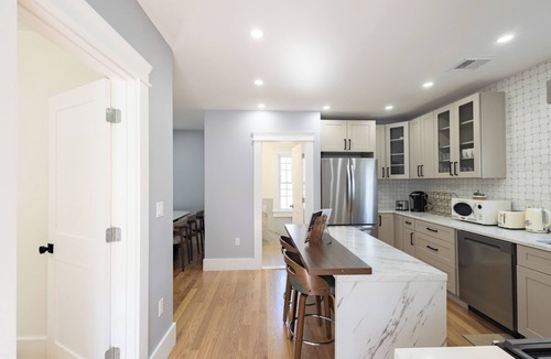 Neponset - Port Norfolk Apartment | Stunning 4BR2BA w Parking/Near Downtown/+Parking