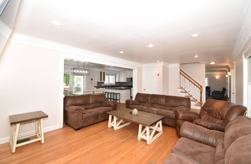 Eastward Look House | Stunning 6-Bedroom Retreat Near Scarborough Beach