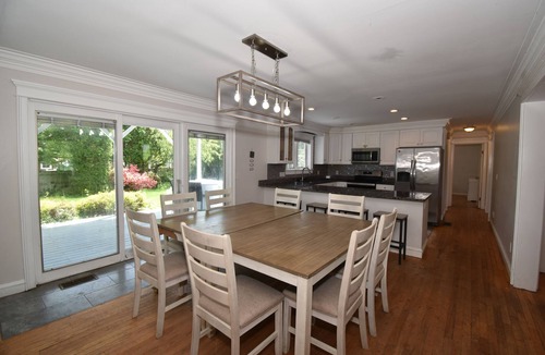 Eastward Look House | Stunning 6-Bedroom Retreat Near Scarborough Beach