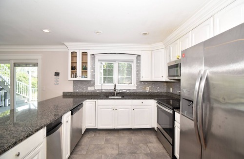 Eastward Look House | Stunning 6-Bedroom Retreat Near Scarborough Beach