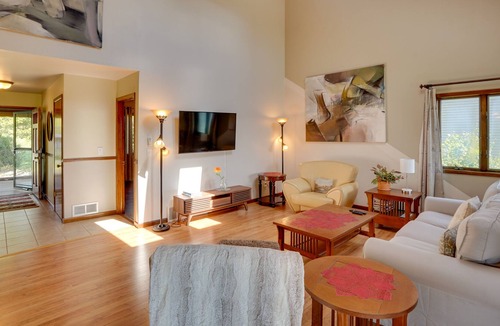 Athens House | Stunning Athens Retreat on Sleepy Hollow Lake!