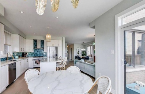 Whitby House | Stunning & Bright - My home is close to the highway & Thermea Spa
