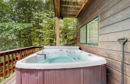 West Hartford House | Stunning home w/hot tub, views & Quechee Club access