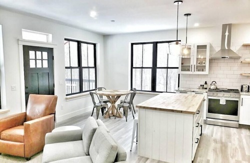 Stowe Area House | Stunning new build walkable to Main street Stowe
