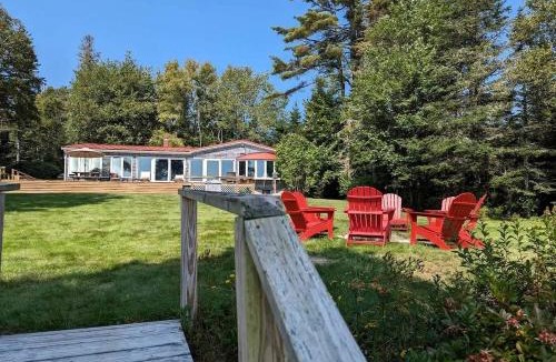 Gouldsboro House | Stunning Oceanfront Ranch Cottage with Private Beach & Fire Pit Near Acadia National Park, Gouldsboro Maine