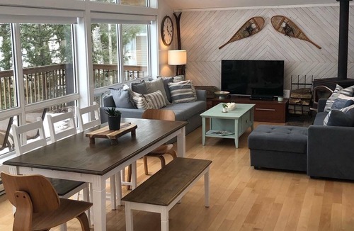 Sebright Cottage | Stunning Open Concept Viceroy Chalet Style Cottage on Lake Dalrymple.