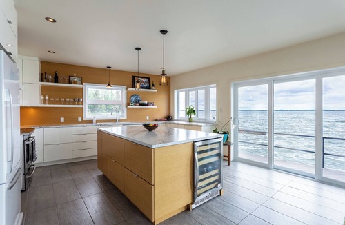 Saint-Anicet Cottage | Stunning stilted cottage on crystal clear St-Lawrence River, 1 hr from Montreal