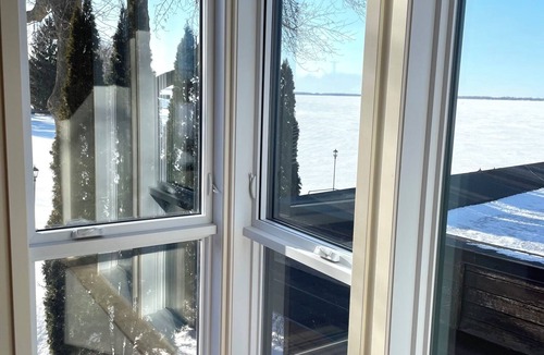 Saint-Anicet Cottage | Stunning stilted cottage on crystal clear St-Lawrence River, 1 hr from Montreal