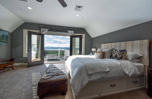 Laconia House | Stunning Sunsets! Luxury 5bd/4bath, hot tub & fire pit near Lake Winni, Gunstock
