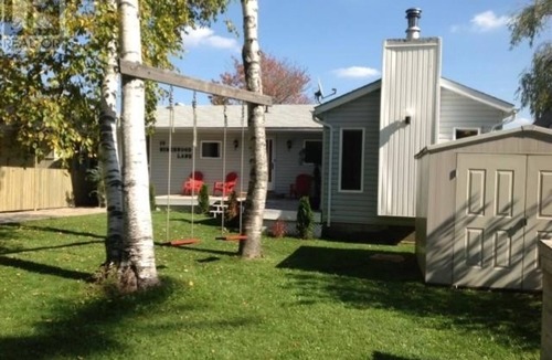 Kawartha Lakes Cottage | Stunning Waterfront! Easy access stairs to water, wifi. Central AC , 2 bathrooms