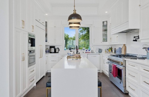 Innisfil House | Stunning Waterfront Luxurious Lakehouse 45 mins from Toronto! Great for families