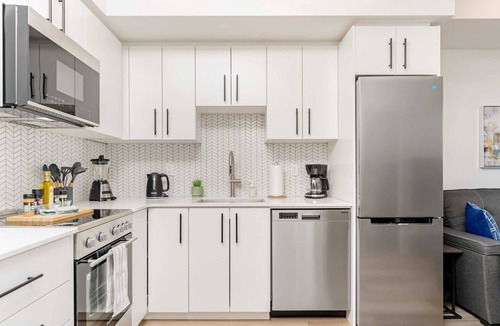 Kitchener Condo | Stylish 1BR Condo w Balcony & Skyline Views