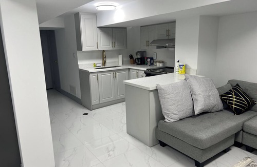 Unionville Apartment | Stylish 1BR + Den Apartment | Sleeps 5 | Separate Ent. & Comfort with Parking