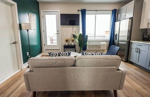 North Philadelphia East Apartment | Stylish 1BR retreat in the heart of Philadelphia! Enjoy a plush king bed, sleek modern kitchen & sunlit interior with upscale finishes throughout. Effortless self-check-in plus on-site parking. Perfect for business trips or a fun weekend getaway.