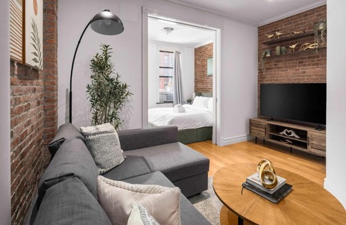 Ukrainian Village Apartment | Stylish 2-Bedroom Stay in East Village