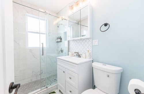 Upham's Corner Apartment | Stylish 3 Bedroom Apartment