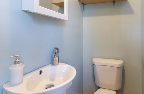 Upham's Corner Apartment | Stylish 3 Bedroom Apartment