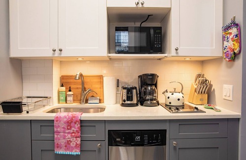 Sutton Place Apartment | Stylish 3-Bedroom NYC Home Near Central Park!