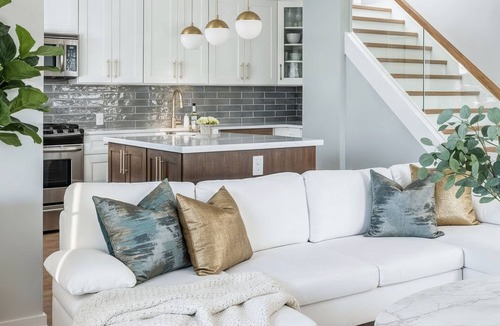Southeast Yonkers House | Stylish 3BR Home with Balcony Free Parking Convenient NYC Access