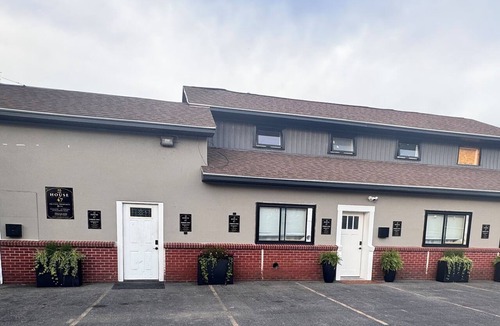 Oswego Apartment | Stylish 4BR Loft Sleeps 8 Prime Location