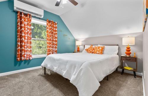 Westside Norwich House | Stylish, 5 Queen Beds, 2 Mi To Mohegan