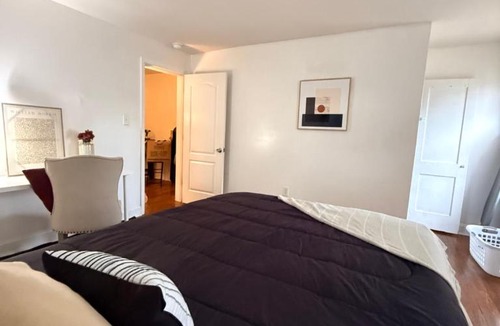 Chester Apartment | Stylish Apartment Near Widener & I-95