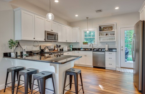 Arundel Cottage | Stylish Arundel Cottage, 6 Mi to Dock Square!
