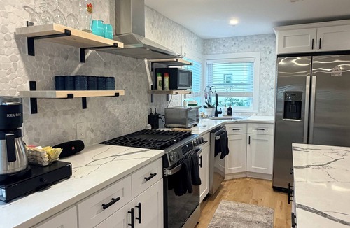 Milford House | Stylish Beach 3 Bedroom House Retreat in Milford