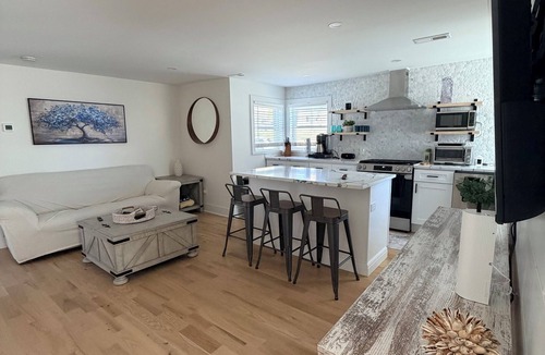 Milford House | Stylish Beach 3 Bedroom House Retreat in Milford