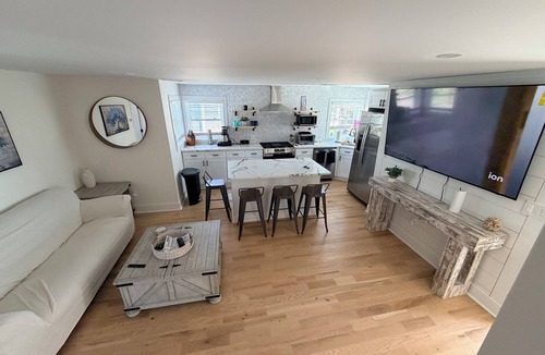 Milford House | Stylish Beach 3 Bedroom House Retreat in Milford