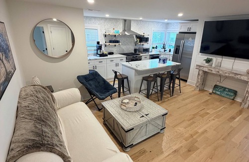 Milford House | Stylish Beach 3 Bedroom House Retreat in Milford