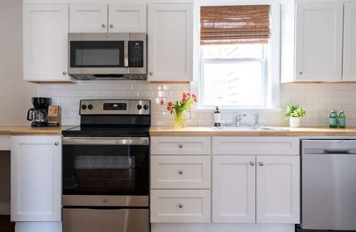 Off Broadway Apartment | Stylish Broadway Stay Near Shops & Waterfront